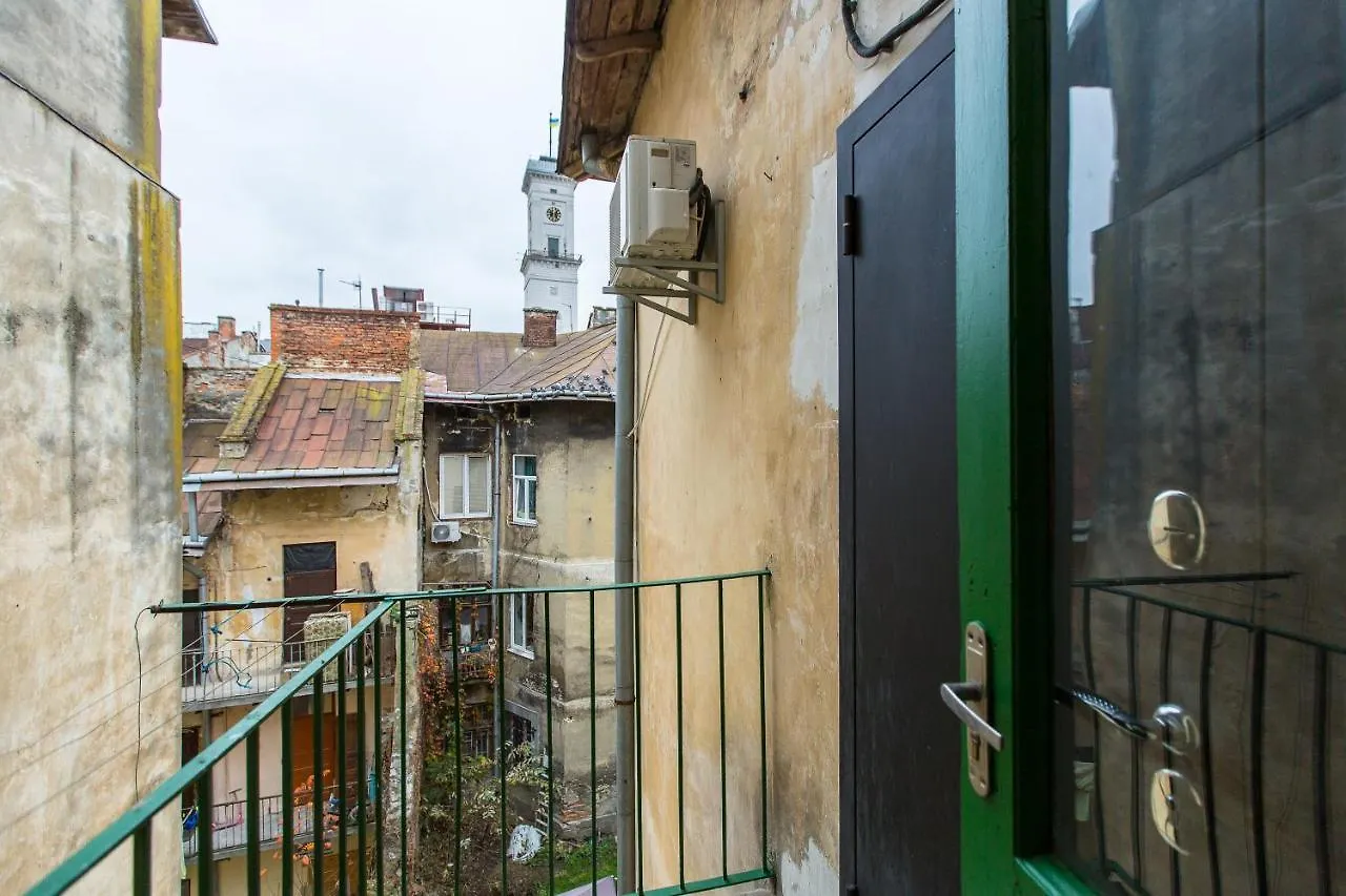 Romantic Apartments- View Of The Town Hall Lviv